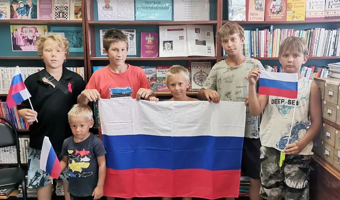Урок гражданственности Трёхцветный, гордый Отечества флаг_Глафировская СБ